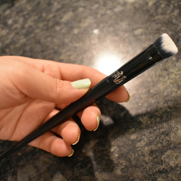 kvd concealer brush